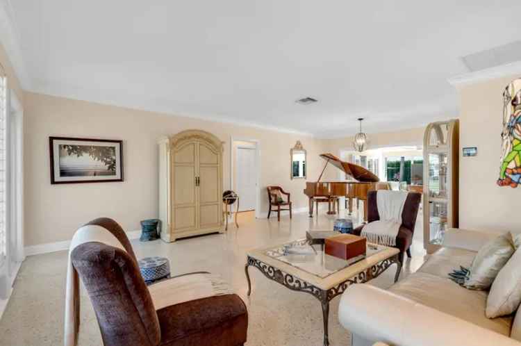 Single-family house For Sale in Boca Raton, Florida