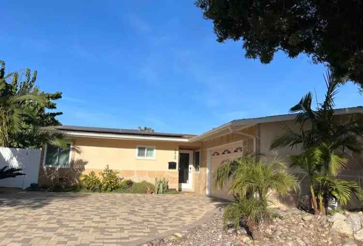 Single-family house For Sale in 3424, Las Vegas Drive, Oceanside, California