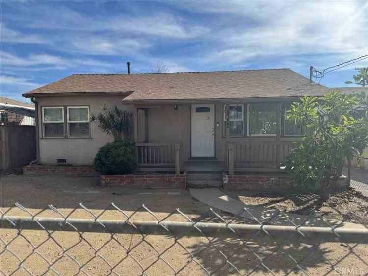 Single-family house For Sale in 14752, Lakeside Street, Los Angeles, California