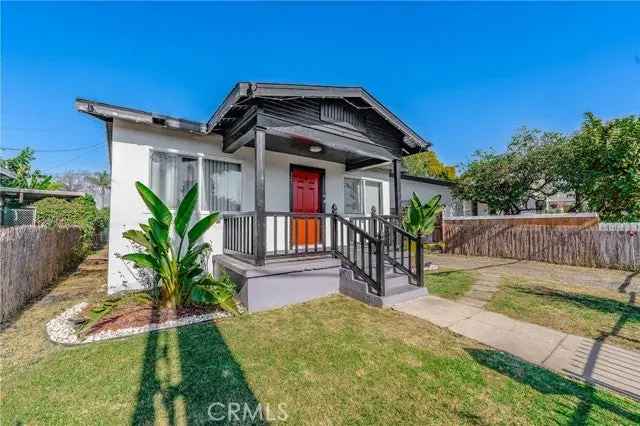 Single-family house For Sale in 327, West 92nd Street, Los Angeles, California