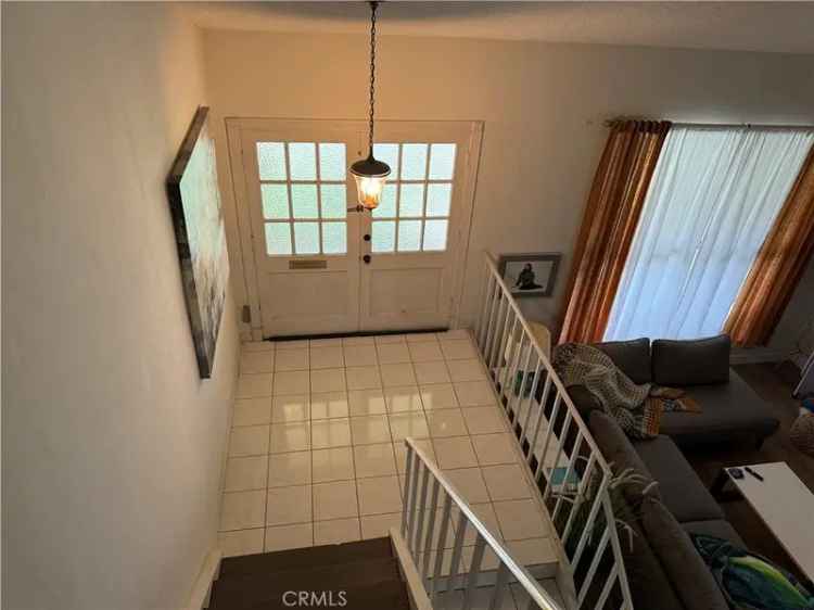 Single-family house For Sale in 2534, Alona Street, Santa Ana, California