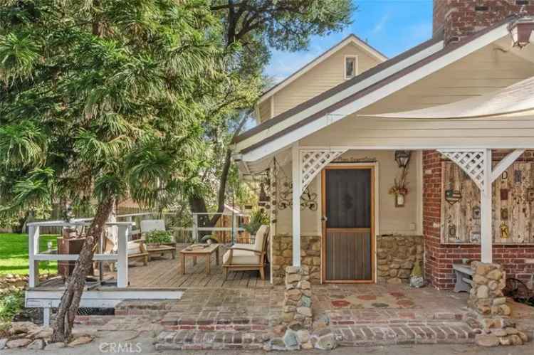 Single-family house For Sale in 23230, Raymond Street, Chatsworth Lake Manor, California