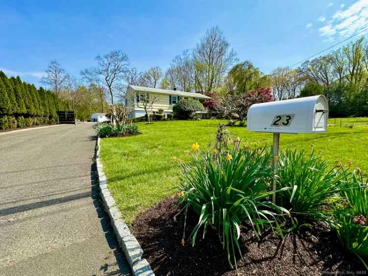 Single-family house For Sale in 23, Old Trolley Way, Norwalk, Connecticut