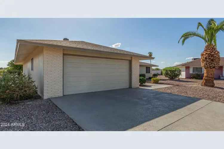 Single-family house For Sale in 18830, North Kiva Drive, Sun City, Arizona