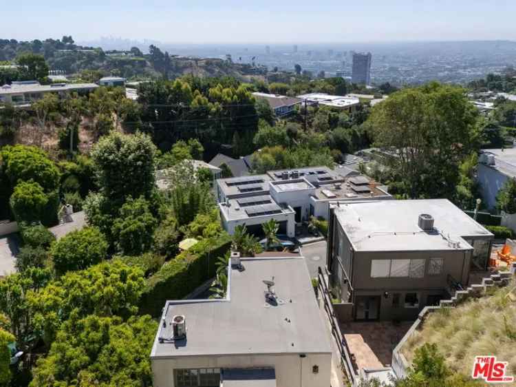 Single-family house For Sale in 9315, Lloydcrest Drive, Beverly Hills, California