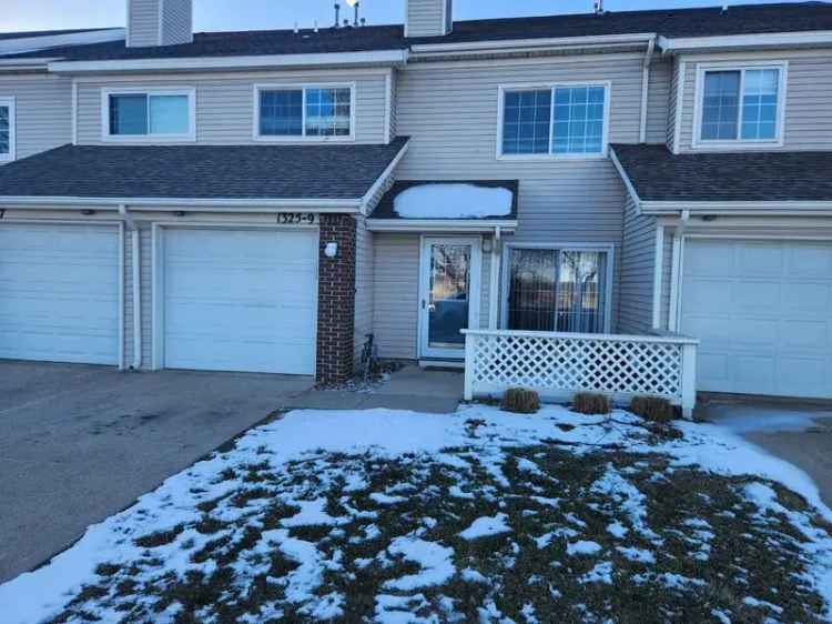 Ankeny Townhouse for Rent 2 Beds Fireplace Pet-Friendly