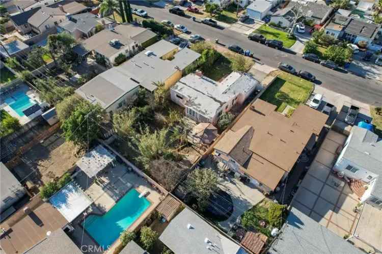 Single-family house For Sale in 14322, Beaver Street, Los Angeles, California