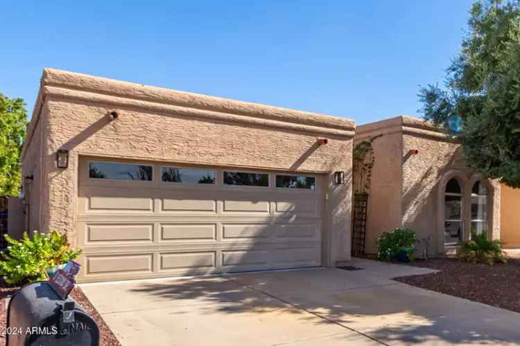 Single-family house For Sale in 26437, South Sedona Drive, Sun Lakes, Arizona