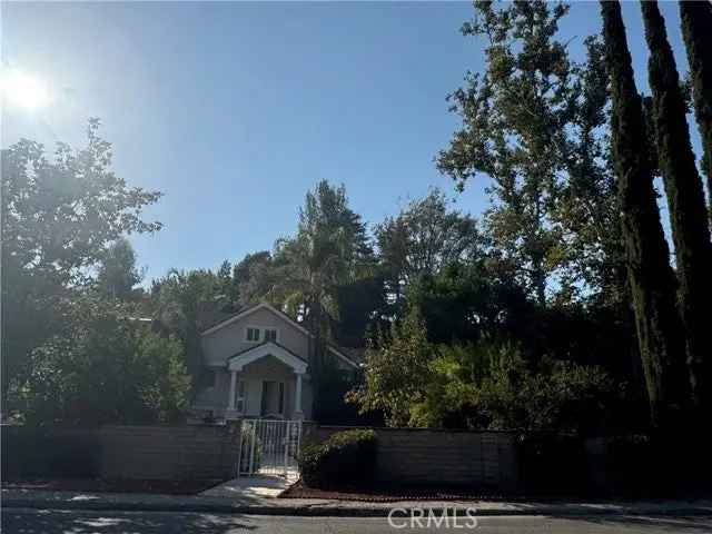 Single-family house For Sale in 4371, Vanalden Avenue, Los Angeles, California