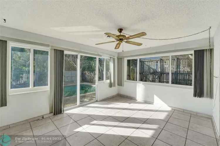 Single-family house For Sale in 3920, Hayes Street, Hollywood, Florida