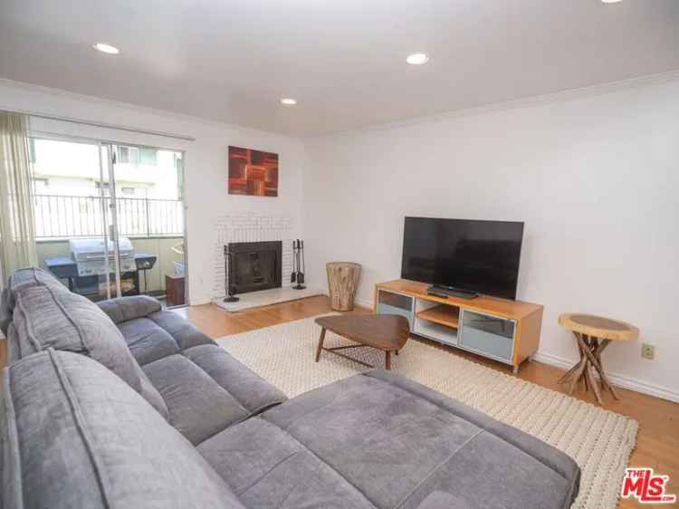 Condo For Sale in 9740, Sepulveda Boulevard, Los Angeles, California