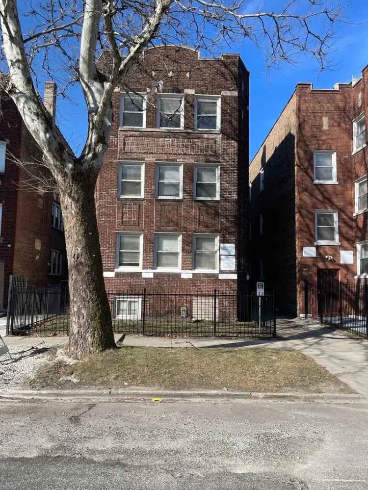 Multi-family house For Sale in 7424, South Phillips Avenue, Chicago, Illinois