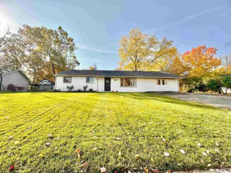 Single-family house For Sale in 1803, Shawnee Road, Indianapolis, Indiana