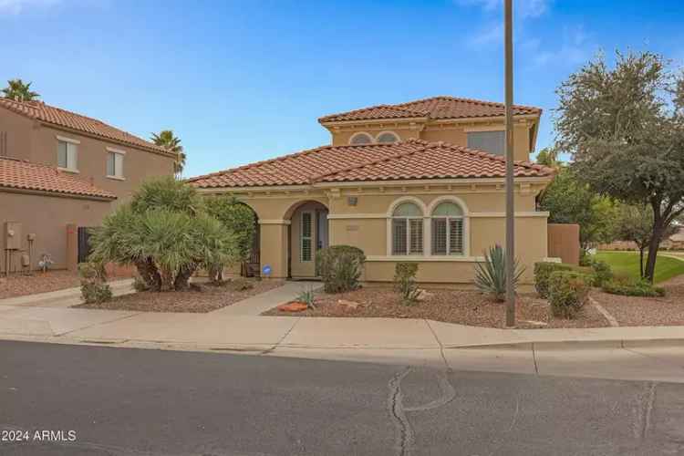 Single-family house For Sale in 841, East Runaway Bay Place, Chandler, Arizona