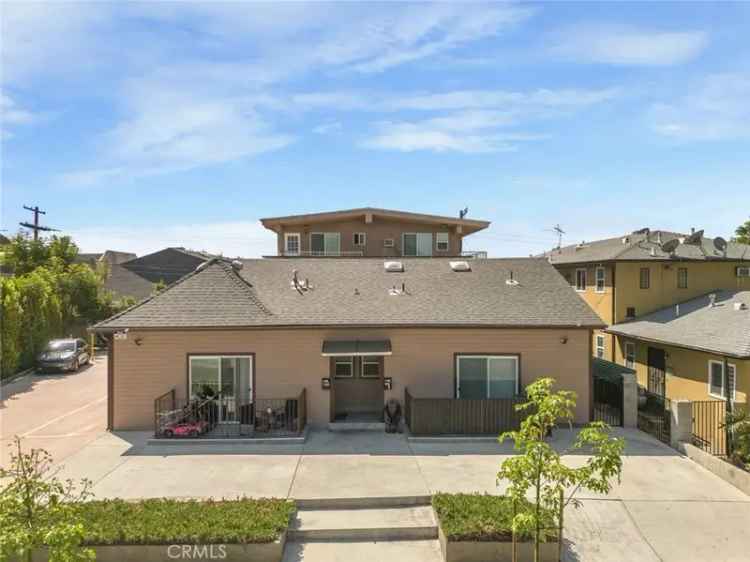 Multi-family house For Sale in 1344, East Broadway, Glendale, California