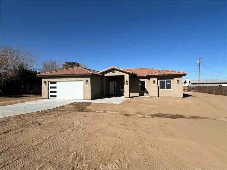 Single-family house For Sale in 14074, Cajon Street, Hesperia, California