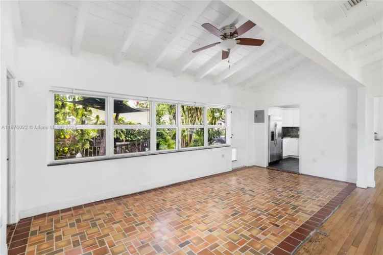 Single-family house For Sale in 8228, Northeast 8th Court, Miami, Florida