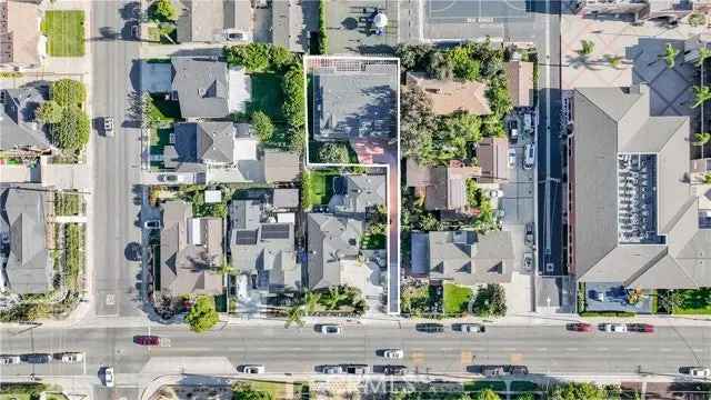 Single-family house For Sale in 1984, Orange Avenue, Costa Mesa, California