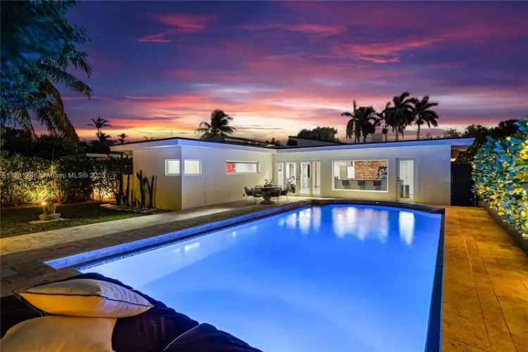 Single-family house For Sale in 835, Fairway Drive, Miami Beach, Florida