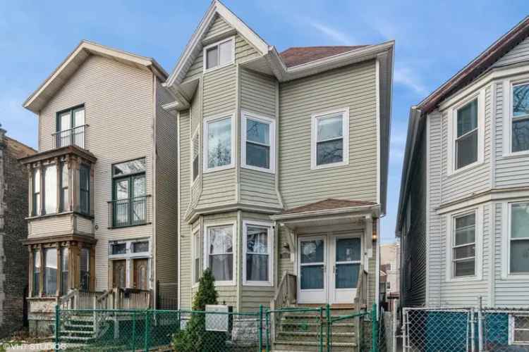 Multi-family house For Sale in 1656, North Richmond Street, Chicago, Illinois