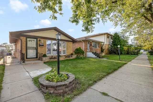 Single-family house For Sale in 11520, South Carpenter Street, Chicago, Illinois