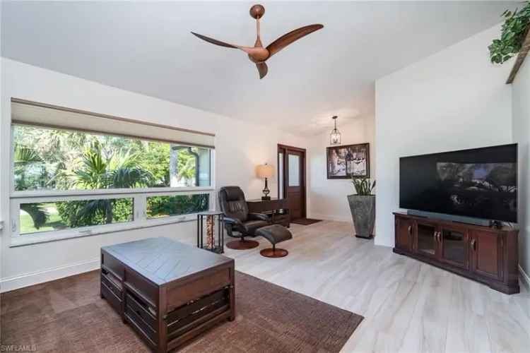 Single-family house For Sale in Bonita Springs, Florida