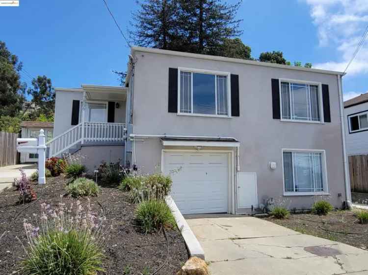 Multi-family house For Sale in 7856, Ney Avenue, Oakland, California