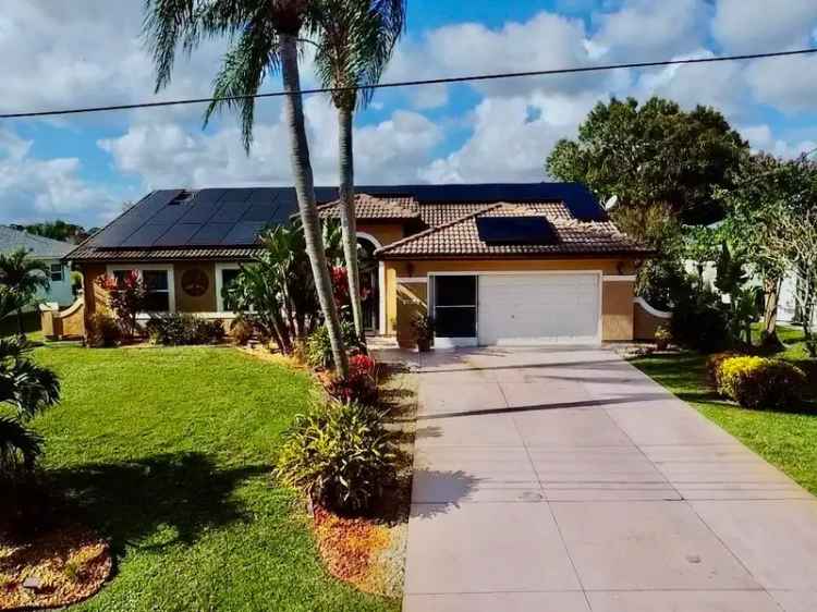 Single-family house For Sale in 165, Northeast Sagamore Terrace, Port Saint Lucie, Florida