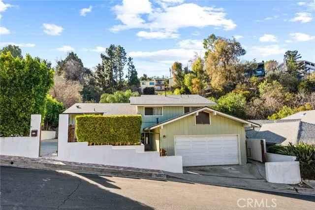 Single-family house For Sale in 4037, Marchena Drive, Los Angeles, California