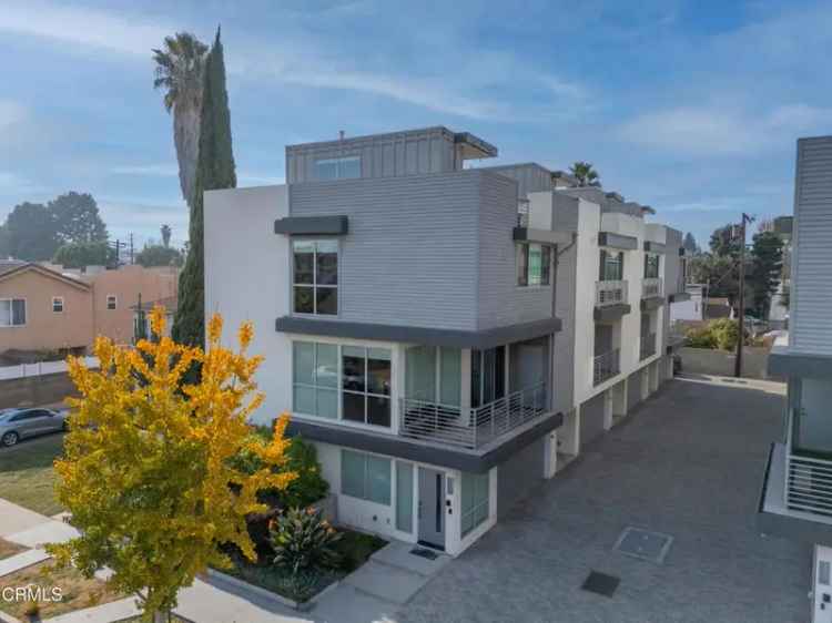 Single-family house For Sale in 12008, West Emery Lane, Los Angeles, California