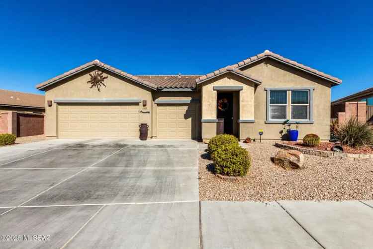 Single-family house For Sale in 1403, East Stronghold Canyon Lane, Sahuarita, Arizona