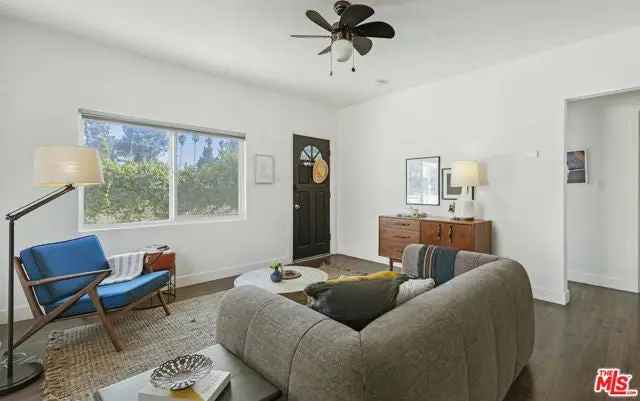 Single-family house For Sale in 3709, Barbee Street, Los Angeles, California