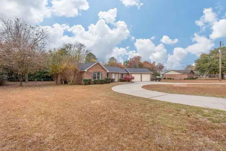 Single-family house For Sale in 102, Jennifer Drive, Headland, Alabama