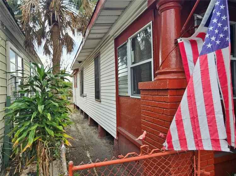 Single-family house For Sale in 2005, East Columbus Drive, Tampa, Florida