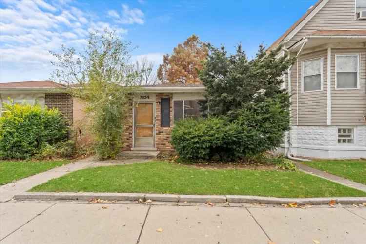 Single-family house For Sale in 9154, South Luella Avenue, Chicago, Illinois