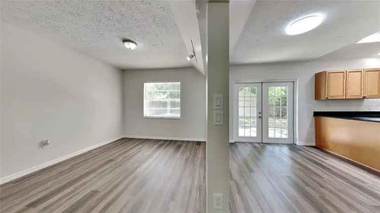 Single-family house For Sale in 11309, North Edison Avenue, Tampa, Florida