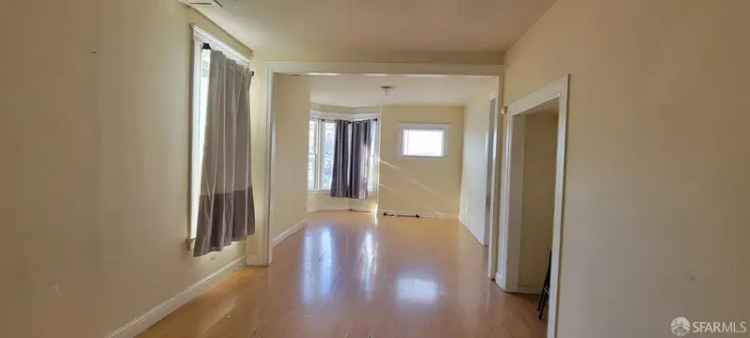 Single-family house For Sale in Oakland, California