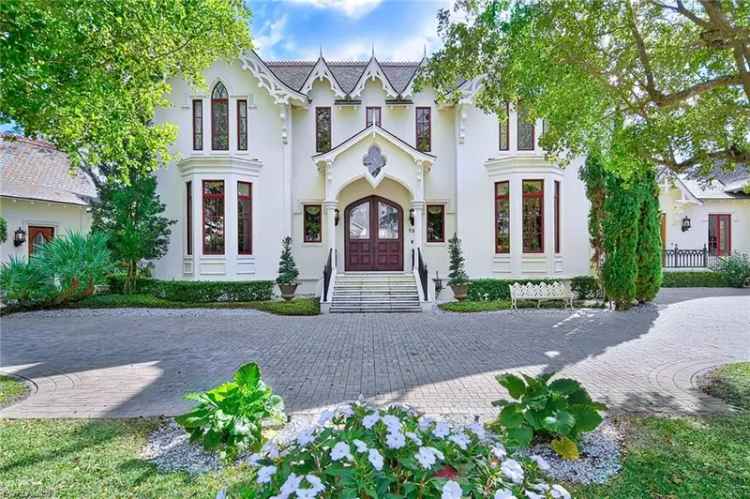 Single-family house For Sale in Naples, Florida