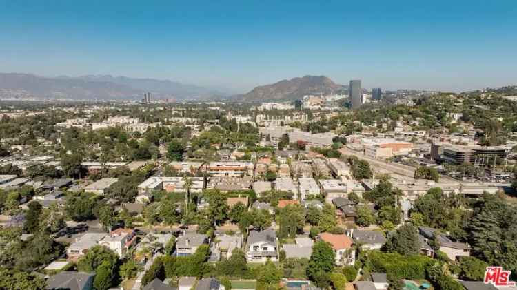 Single-family house For Sale in 4087, Kraft Avenue, Los Angeles, California