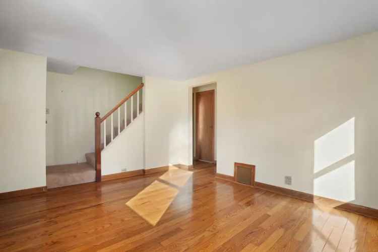 Single-family house For Sale in 75, Damson Lane, Naugatuck, Connecticut