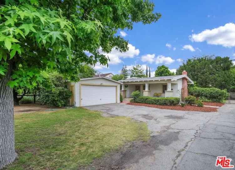 Single-family house For Sale in 14158, Valerio Street, Los Angeles, California