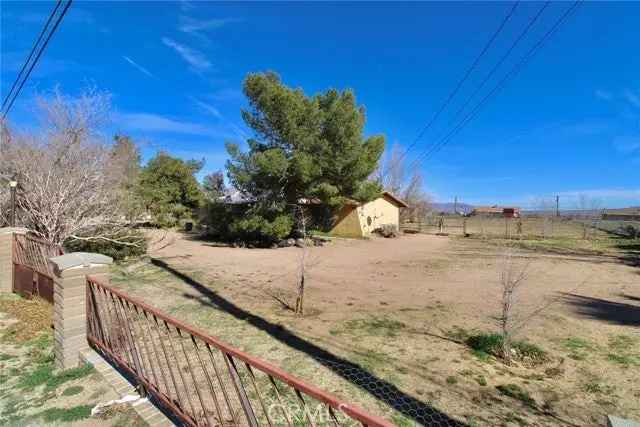 Single-family house For Sale in Hesperia, California