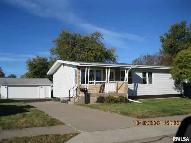 Single-family house For Sale in 1126, North 12th Street, Clinton, Iowa