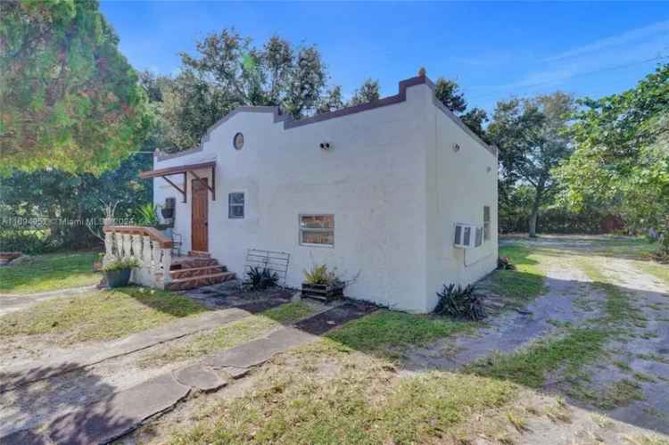 Single-family house For Sale in 6440, Northwest 4th Avenue, Miami, Florida