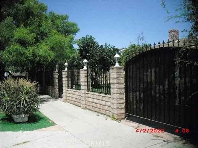 Single-family house For Sale in 6544, Saint Clair Avenue, Los Angeles, California