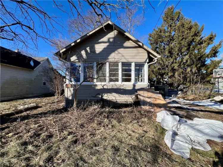 Single-family house For Sale in 222, 3rd Street, Charleston, Illinois