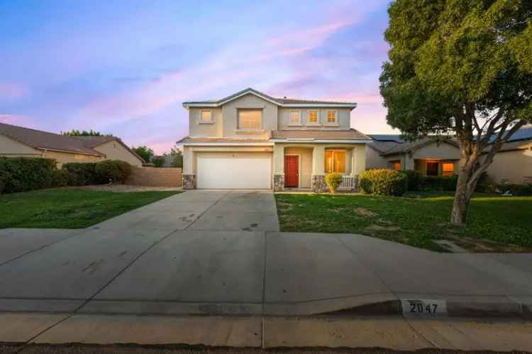 Single-family house For Sale in 2047, West Avenue H 8, Lancaster, California