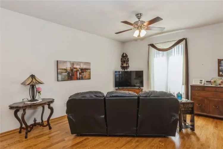 Condo For Sale in 731, Dorchester Place Northeast, Cedar Rapids, Iowa