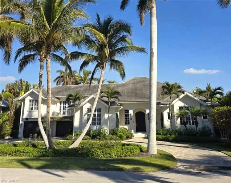 Single-family house For Sale in Naples, Florida