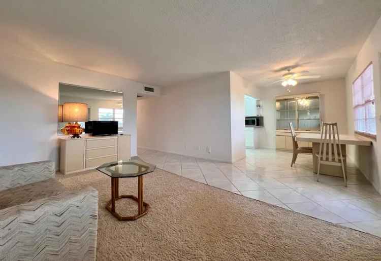 Condo For Sale in 461, Wellington Drive, Florida